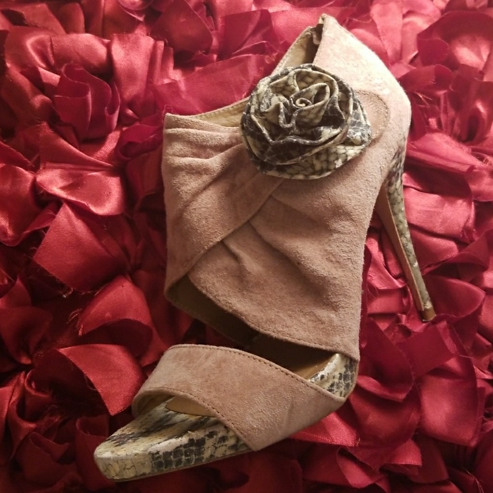 Size 8 Sexy heel